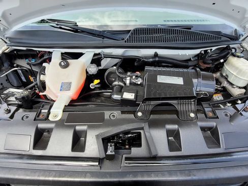 Used 2017 GMC Savana 2500 RWD image 18