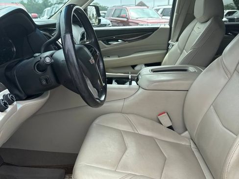 Used 2018 Cadillac Escalade ESV Premium Luxury AWD/4WD image 2