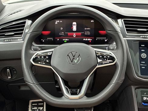 Certified 2024 Volkswagen Tiguan SE R-Line AWD/4WD image 19