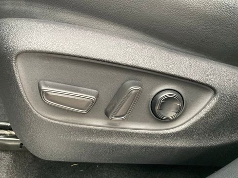 Used 2025 Toyota Highlander Platinum image 14