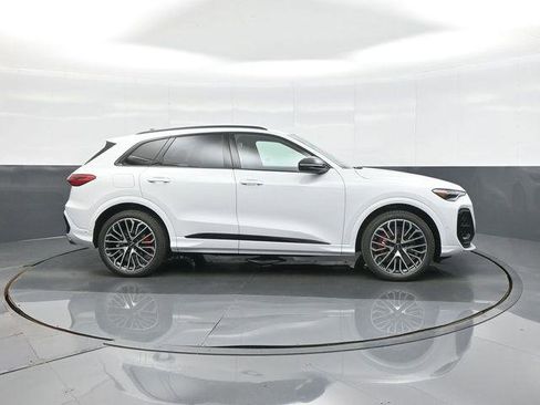 New 2026 Audi SQ5 Premium Plus image 8