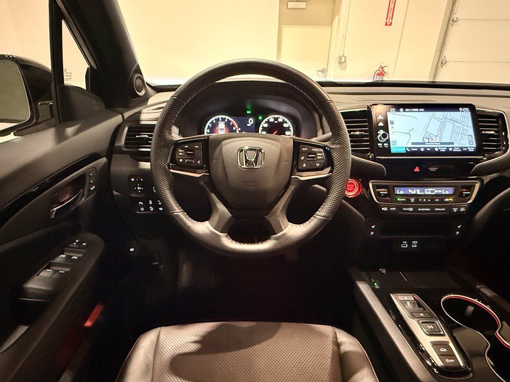 Used 2025 Honda Ridgeline Black Edition image 30