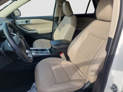 Used 2022 Ford Explorer Limited w/ Equipment Group 301A image 11