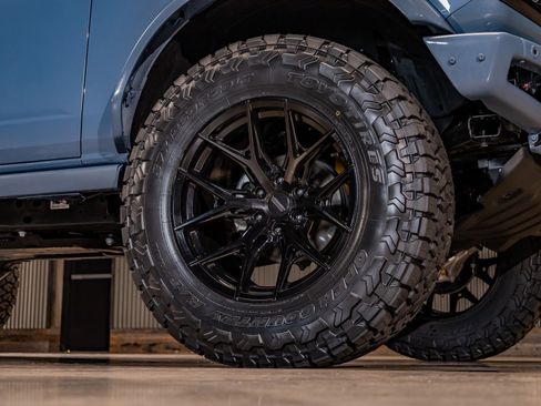 Used 2025 Ford Bronco Badlands image 16