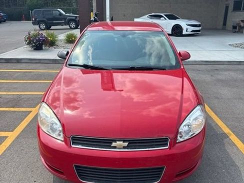 Used 2010 Chevrolet Impala LS FWD image 2