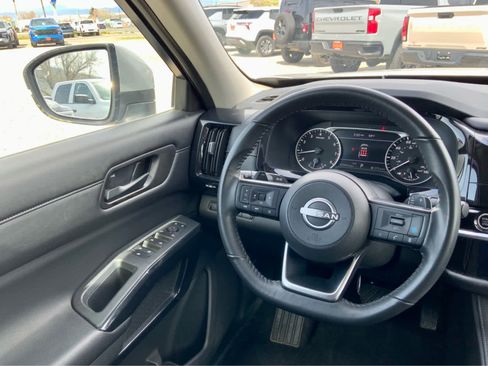 Used 2024 Nissan Pathfinder SV AWD/4WD image 36