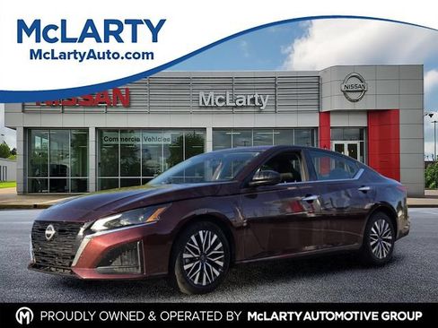 Used 2025 Nissan Altima 2.5 SV FWD image 1