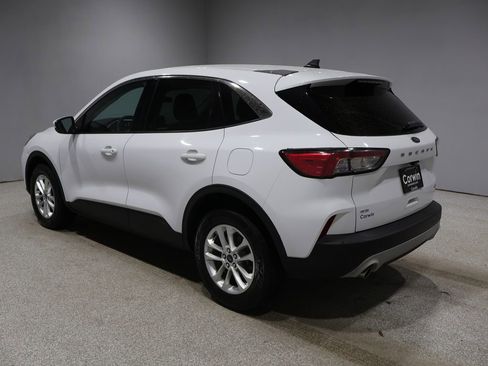 Used 2020 Ford Escape SE image 4