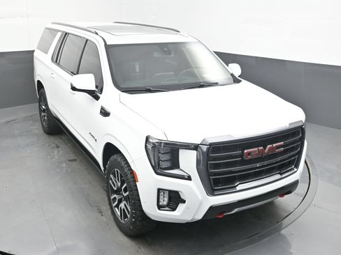 Used 2021 GMC Yukon XL AT4 w/ AT4 Premium Plus Package AWD/4WD image 32