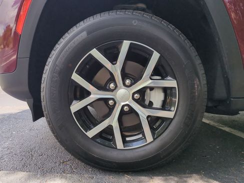 Used 2025 Jeep Grand Cherokee Limited RWD image 14