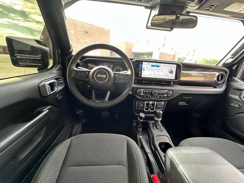 Used 2024 Jeep Gladiator Sport AWD/4WD image 11