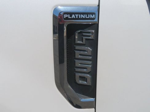 Used 2019 Ford F250 Platinum w/ Platinum Ultimate Package AWD/4WD image 16