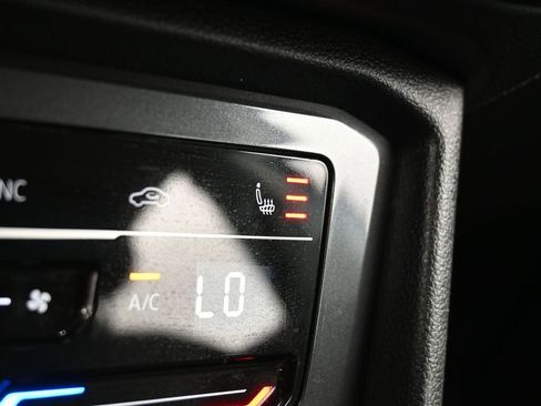 Used 2023 Volkswagen Tiguan SE image 19