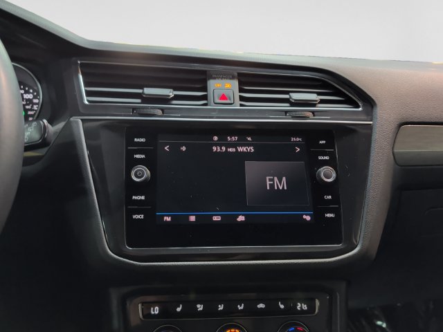 Used 2020 Volkswagen Tiguan SE FWD image 15