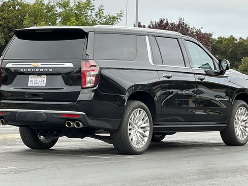Used 2024 Chevrolet Suburban High Country w/ Premium Package 2 image 4