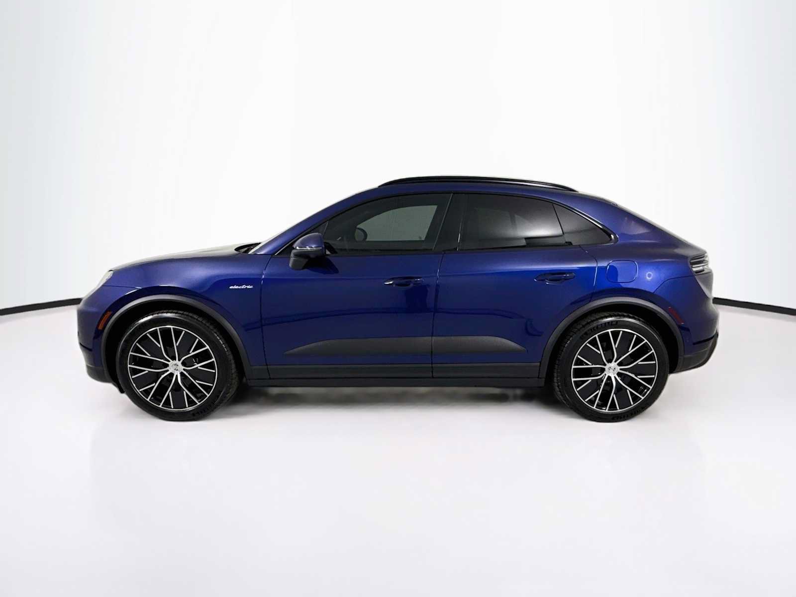 Used 2026 Porsche Macan Electric RWD image 2