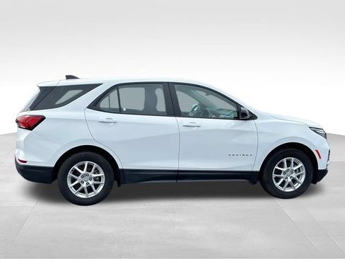 Used 2023 Chevrolet Equinox LS FWD image 9