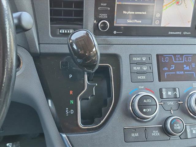 Used 2019 Toyota Sienna XLE w/ XLE Navigation Package FWD image 12