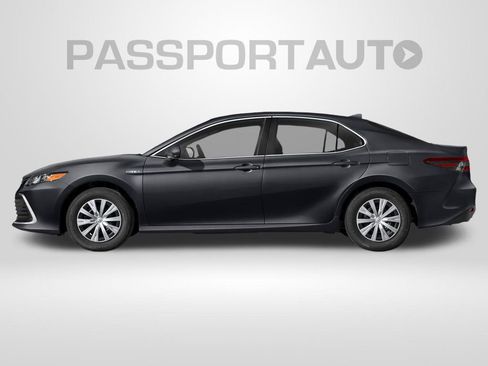 Used 2022 Toyota Camry LE FWD image 3