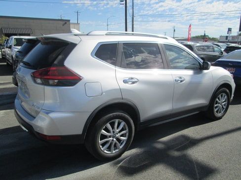 Used 2020 Nissan Rogue SV AWD/4WD image 3