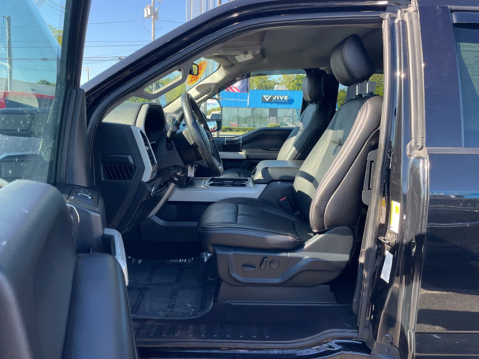Used 2020 Ford F350 Lariat w/ Chrome Package AWD/4WD image 8