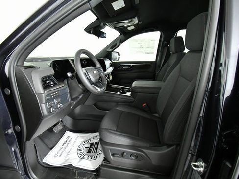 New 2026 Chevrolet Suburban LS image 5