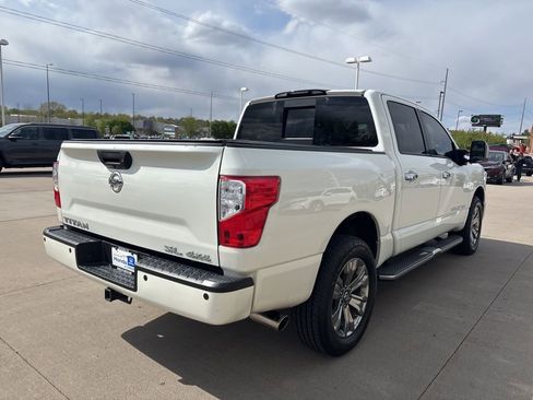 Used 2018 Nissan Titan SL w/ Chrome Package image 5