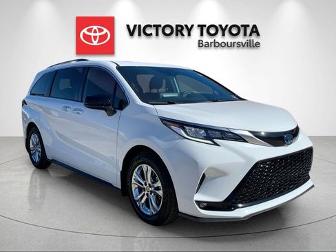 Used 2022 Toyota Sienna XSE w/ XSE Plus Package image 5
