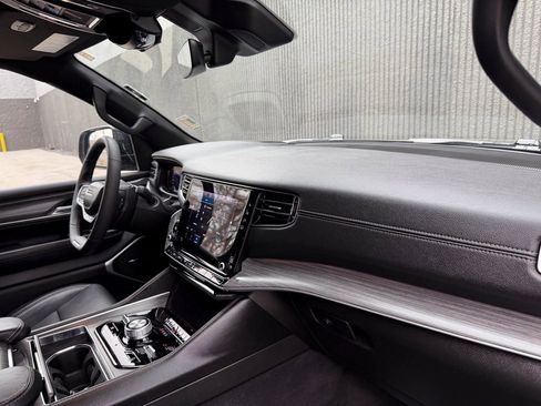 Used 2023 Jeep Wagoneer Series III w/ Convenience Group I image 30