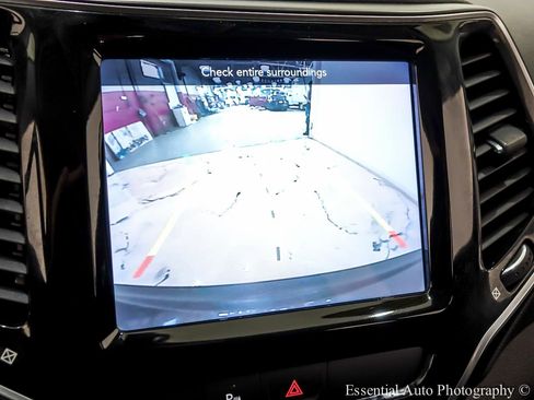 Used 2019 Jeep Cherokee Limited AWD/4WD image 21