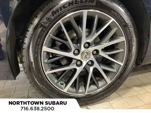 Used 2018 Lexus ES 350 w/ Luxury Package w/Wood Trim image 26