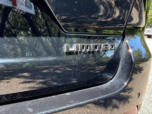 Used 2025 Jeep Grand Cherokee Limited w/ Black Appearance Package RWD image 21