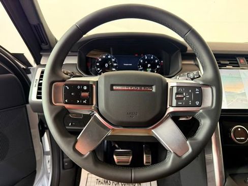Certified 2025 Land Rover Discovery Dynamic SE image 21