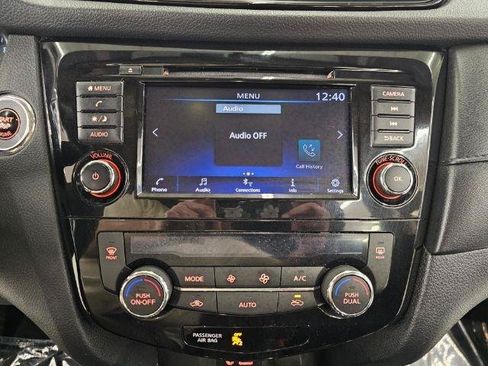 Used 2018 Nissan Rogue SV AWD/4WD image 17