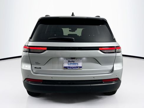 Used 2023 Jeep Grand Cherokee Altitude AWD/4WD image 6