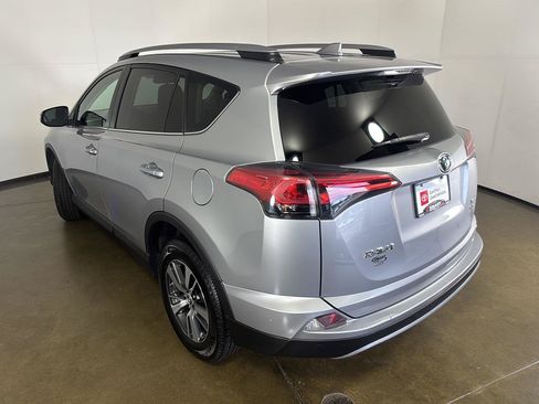Used 2018 Toyota RAV4 XLE AWD/4WD image 12