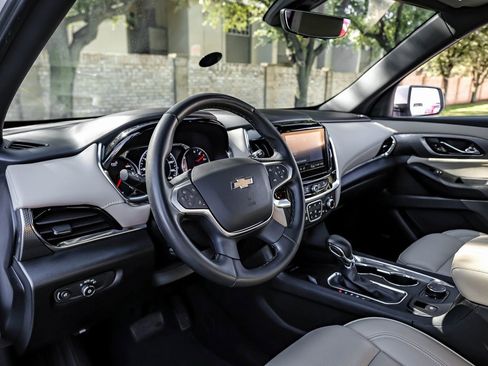 Used 2023 Chevrolet Traverse Premier image 25