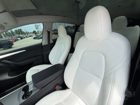 Used 2024 Tesla Model Y Long Range AWD/4WD image 13