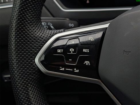 Used 2022 Volkswagen Tiguan SE R-Line image 20