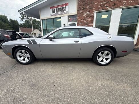 Used 2013 Dodge Challenger SXT RWD image 8