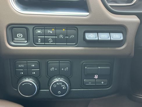 Used 2021 Chevrolet Tahoe High Country w/ Premium Package AWD/4WD image 15