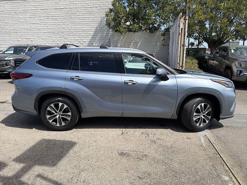 Used 2022 Toyota Highlander XLE FWD image 4