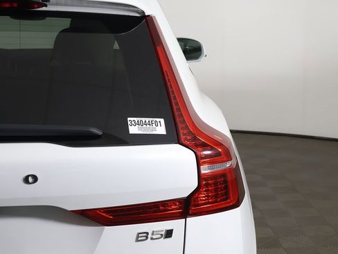 Used 2023 Volvo XC60 B5 Core w/ Climate Package image 16