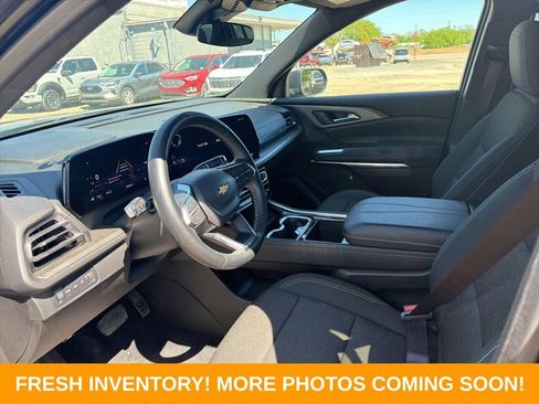 Used 2025 Chevrolet Traverse LT AWD/4WD image 8