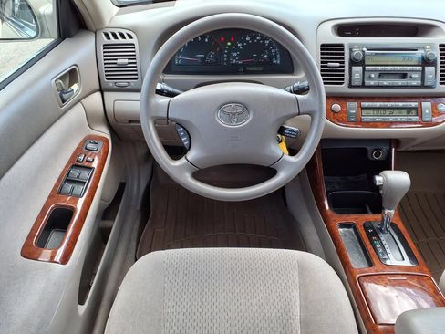 Used 2002 Toyota Camry XLE FWD image 11
