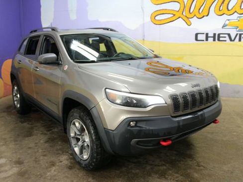 Used 2019 Jeep Cherokee Trailhawk AWD/4WD image 4