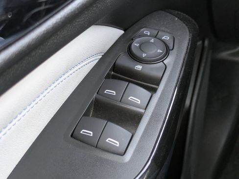 Used 2025 Chevrolet Trax LT w/ LT Convenience Package FWD image 21