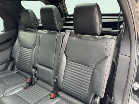 Used 2023 Land Rover Discovery S R-Dynamic image 17