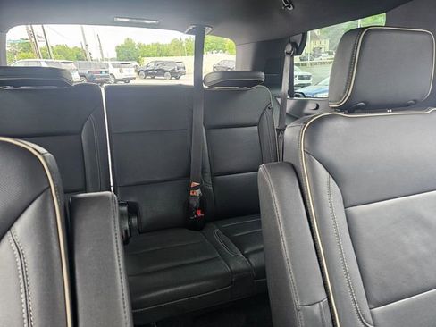 Used 2023 GMC Yukon SLT RWD image 15