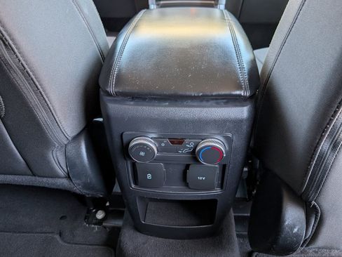 Used 2021 Ford Explorer XLT RWD image 8